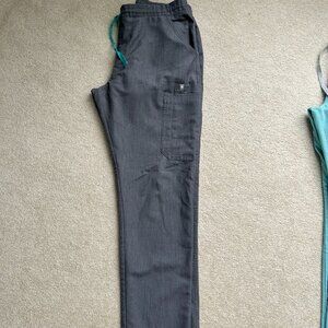 Figs Gray Yola Skinny Scrub Pant in a size medium